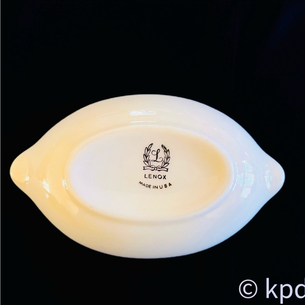 Lenox USA Vintage 4 ½" x 2 ½" Oval Ashtray Nut Candy Bowl Ivory Bone China - Picture 2 of 2